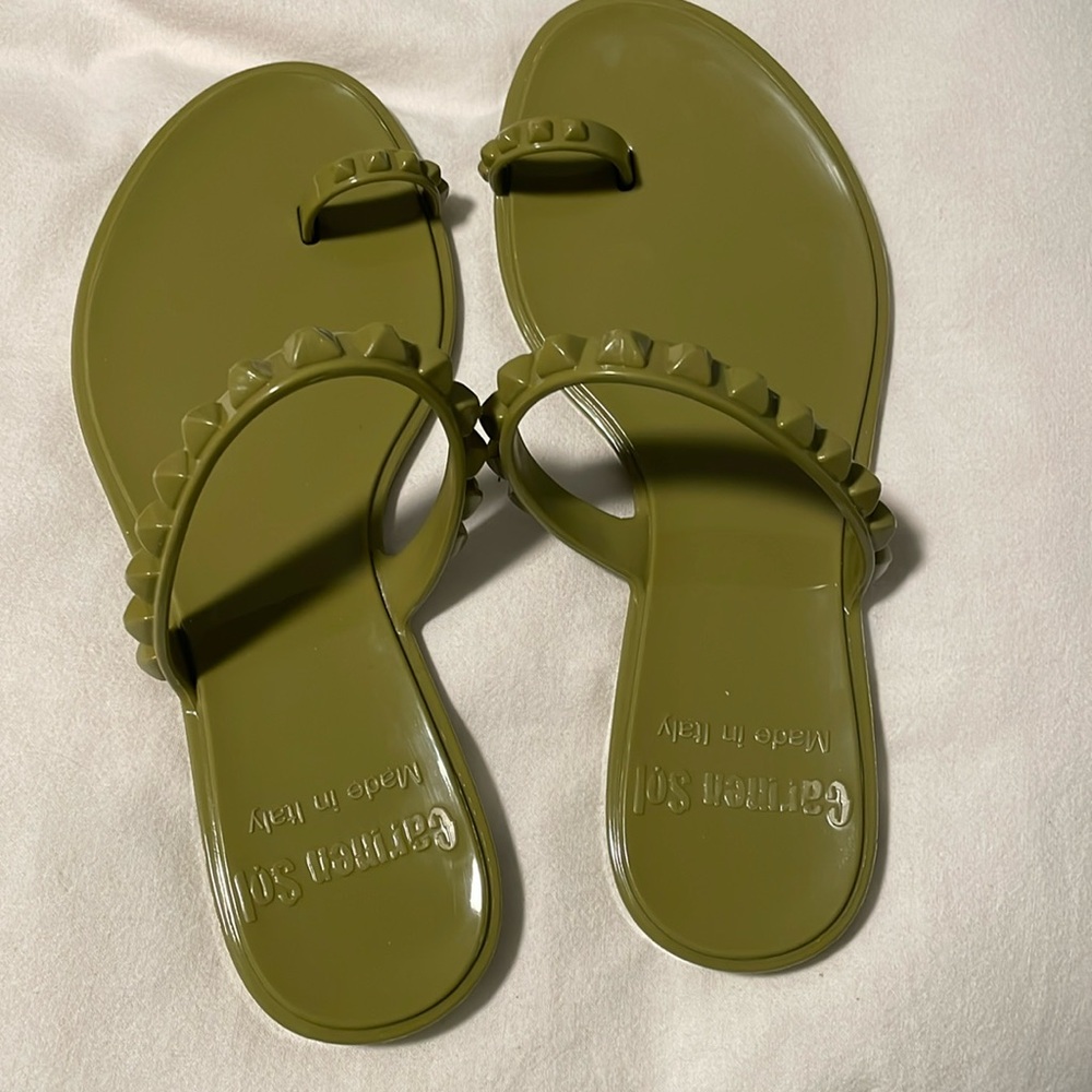 Carmen Sol Flat Sandal olive green size 7 NWT
